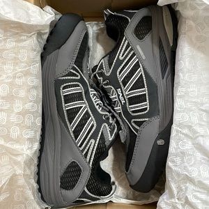 NIB Teva Charge WP K’s Waterproof Outdoor Hiking Shoes Black Gray Kids 5 Women 6